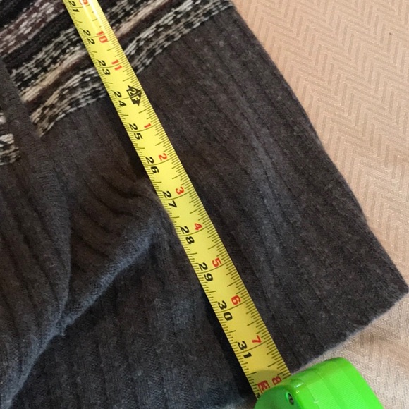 Eddie Bauer Full Length Cardigan. M/L. Multi-colored. Yarn-coated pin to fasten. - Picture 7 of 10